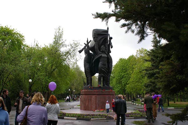 Парк Победы Белгород памятник войнам освободителям